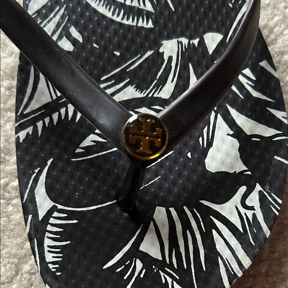 Tory Burch Black & White Tropical Logo Flip Flops - Picture 3 of 4